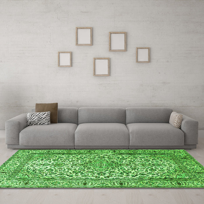 Machine Washable Persian Green Traditional Area Rugs in a Living Room,, wshtr1332grn
