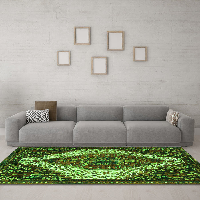 Machine Washable Persian Green Traditional Area Rugs in a Living Room,, wshtr1336grn