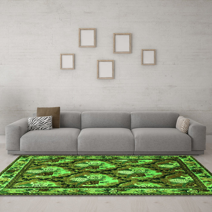 Machine Washable Animal Green Traditional Area Rugs in a Living Room,, wshtr1337grn