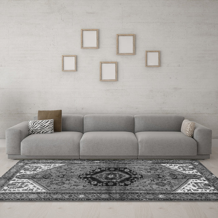 Machine Washable Persian Gray Traditional Rug in a Living Room,, wshtr133gry