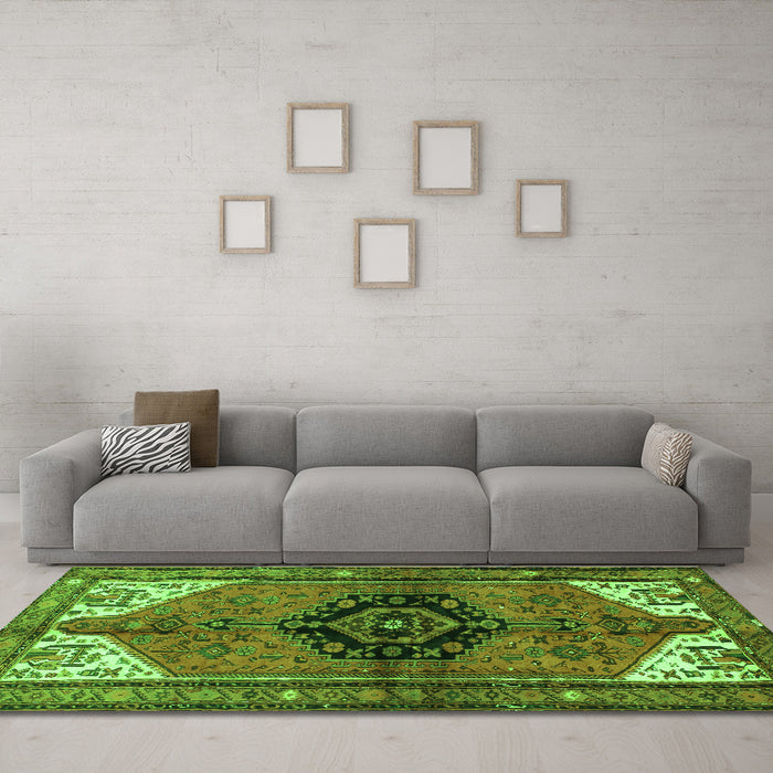 Machine Washable Persian Green Traditional Area Rugs in a Living Room,, wshtr133grn
