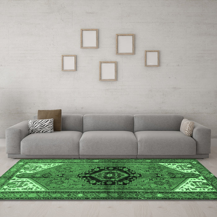 Machine Washable Persian Emerald Green Traditional Area Rugs in a Living Room,, wshtr133emgrn