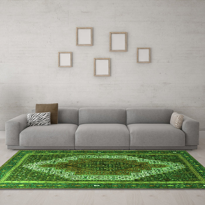 Machine Washable Persian Green Traditional Area Rugs in a Living Room,, wshtr1340grn