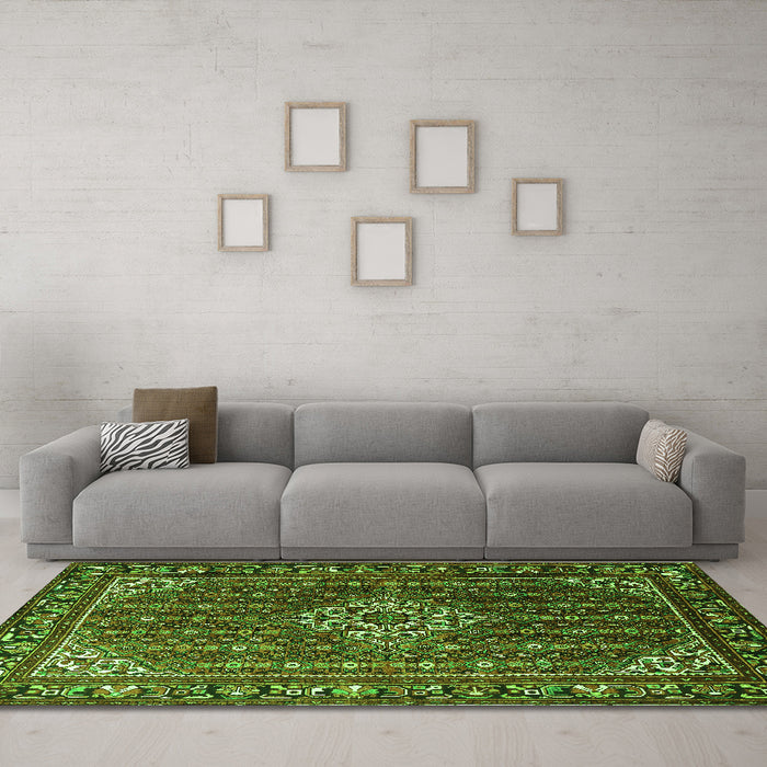 Machine Washable Persian Green Traditional Area Rugs in a Living Room,, wshtr1342grn