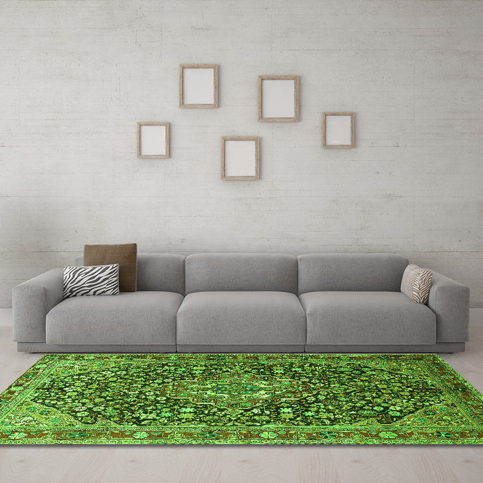 Machine Washable Persian Green Traditional Area Rugs in a Living Room,, wshtr1344grn
