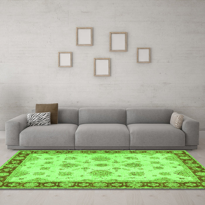 Machine Washable Oriental Green Traditional Area Rugs in a Living Room,, wshtr1345grn