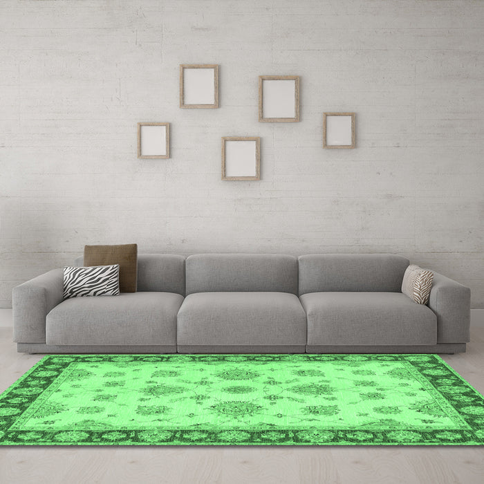 Machine Washable Oriental Emerald Green Traditional Area Rugs in a Living Room,, wshtr1345emgrn