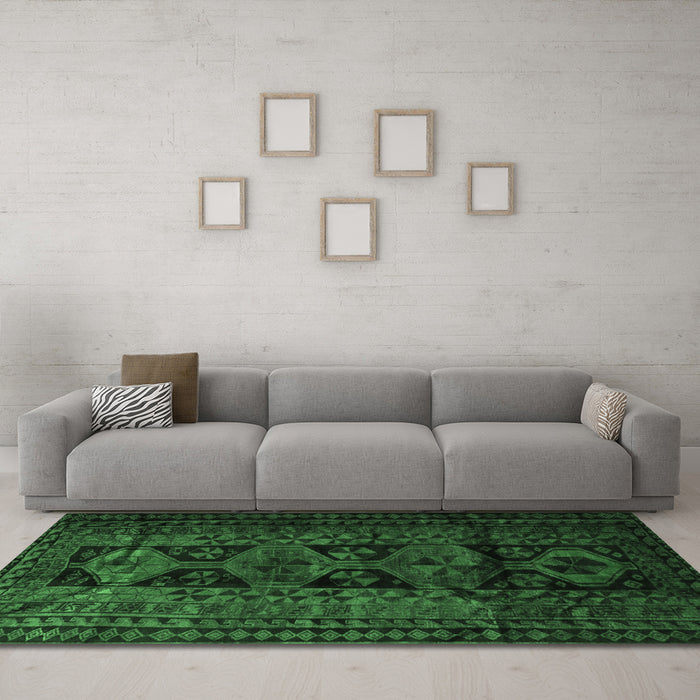 Machine Washable Persian Emerald Green Traditional Area Rugs in a Living Room,, wshtr1349emgrn