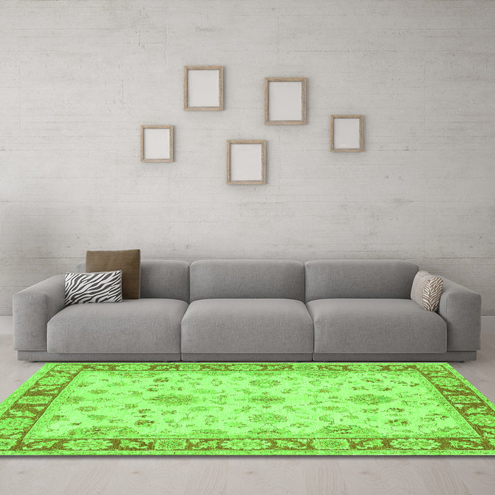 Machine Washable Oriental Green Traditional Area Rugs in a Living Room,, wshtr1351grn