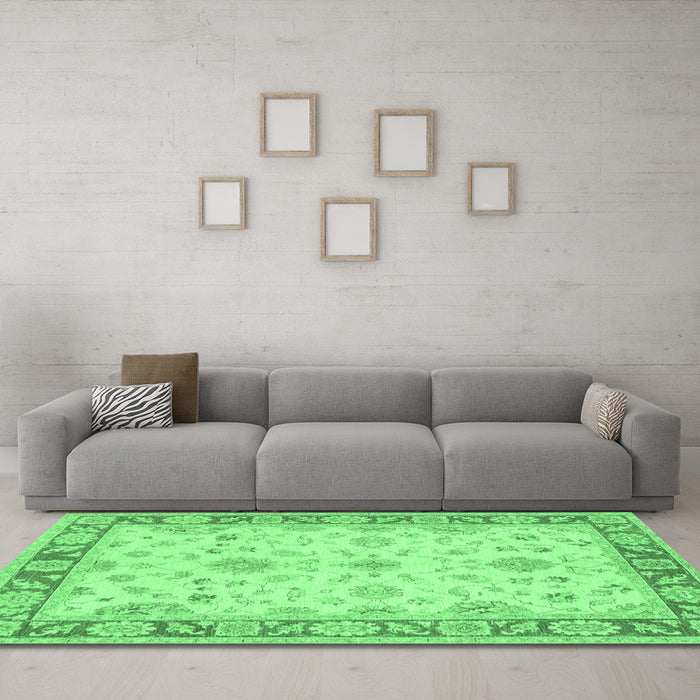 Machine Washable Oriental Emerald Green Traditional Area Rugs in a Living Room,, wshtr1351emgrn