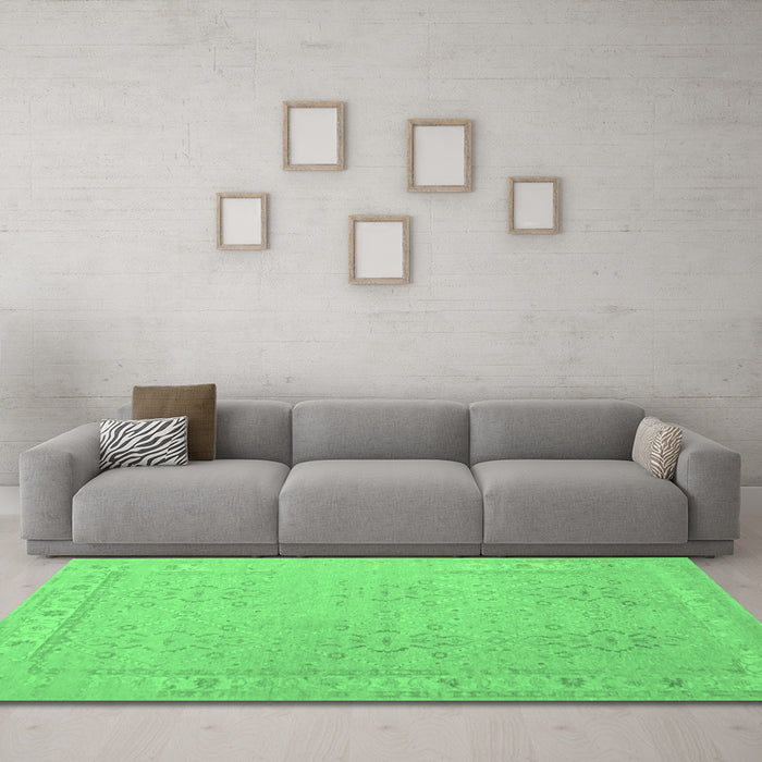 Machine Washable Persian Emerald Green Traditional Area Rugs in a Living Room,, wshtr1357emgrn
