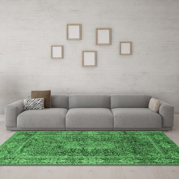 Machine Washable Medallion Emerald Green Traditional Area Rugs in a Living Room,, wshtr135emgrn