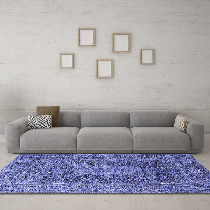 Machine Washable Medallion Blue Traditional Rug in a Living Room, wshtr135blu