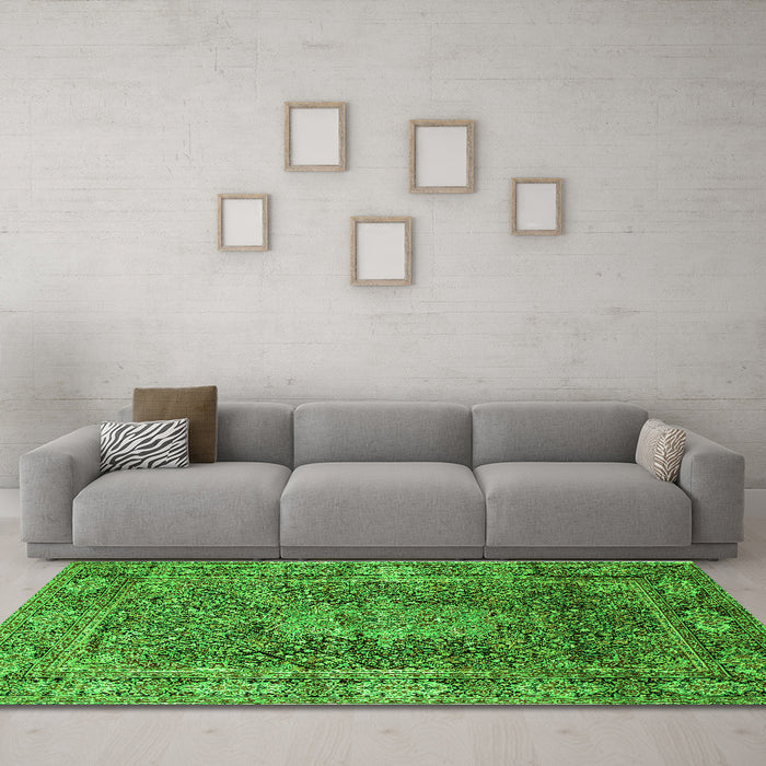 Machine Washable Medallion Green Traditional Area Rugs in a Living Room,, wshtr135grn
