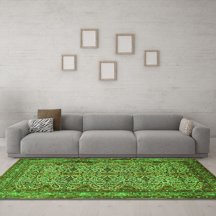 Machine Washable Persian Green Traditional Area Rugs in a Living Room,, wshtr1360grn