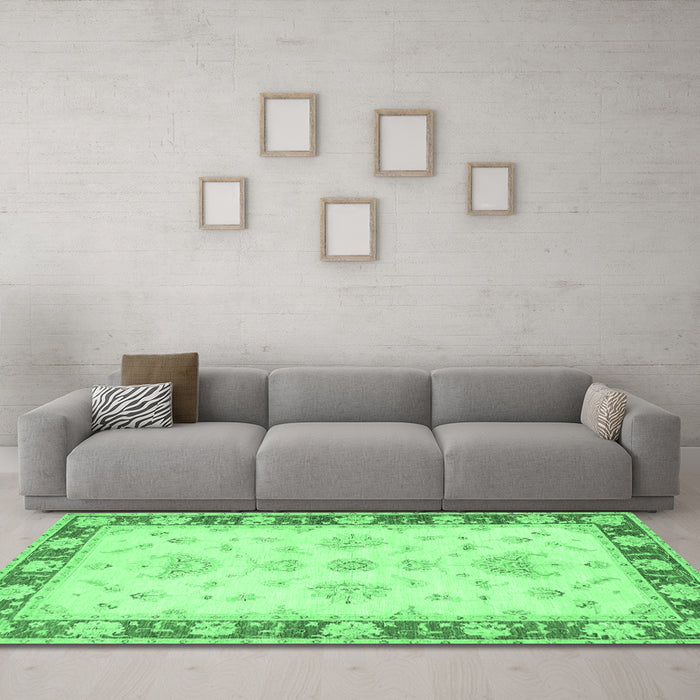 Machine Washable Oriental Emerald Green Traditional Area Rugs in a Living Room,, wshtr1362emgrn