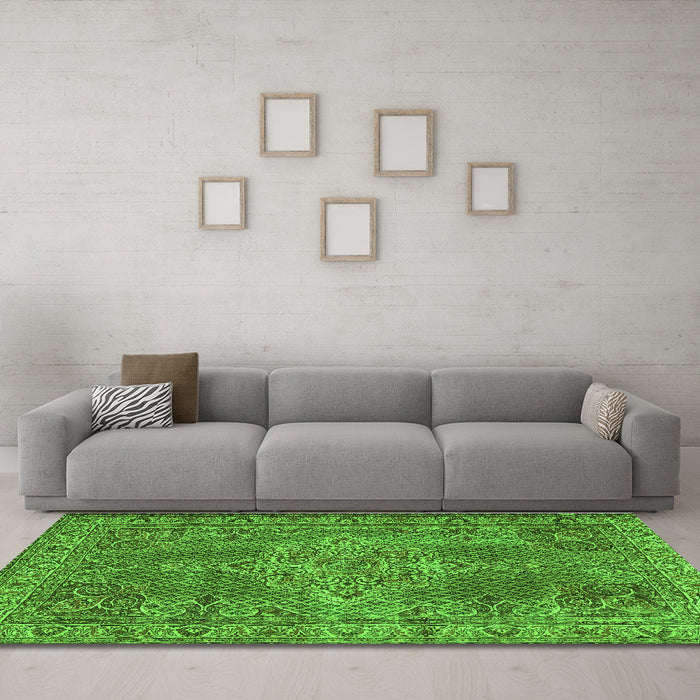 Machine Washable Persian Green Traditional Area Rugs in a Living Room,, wshtr1366grn