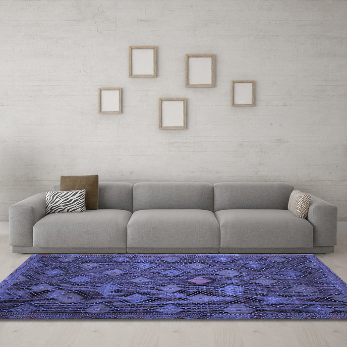 Machine Washable Persian Blue Traditional Rug in a Living Room, wshtr1368blu