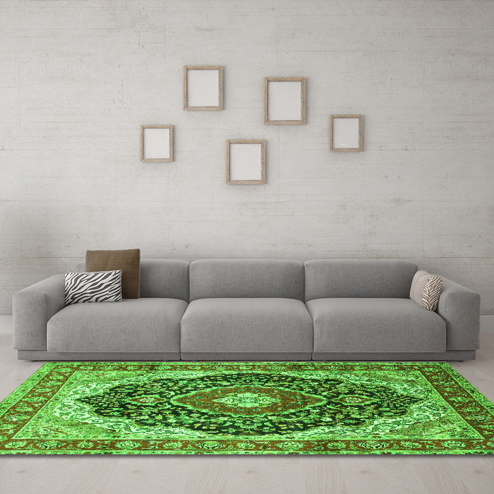 Machine Washable Medallion Green Traditional Area Rugs in a Living Room,, wshtr136grn