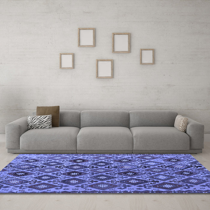 Machine Washable Persian Blue Traditional Rug in a Living Room, wshtr1373blu