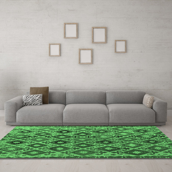 Machine Washable Persian Emerald Green Traditional Area Rugs in a Living Room,, wshtr1373emgrn