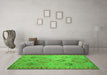 Machine Washable Persian Green Traditional Area Rugs in a Living Room,, wshtr1374grn