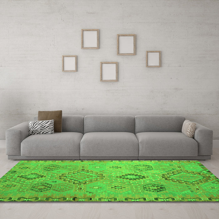 Machine Washable Persian Green Traditional Area Rugs in a Living Room,, wshtr1374grn