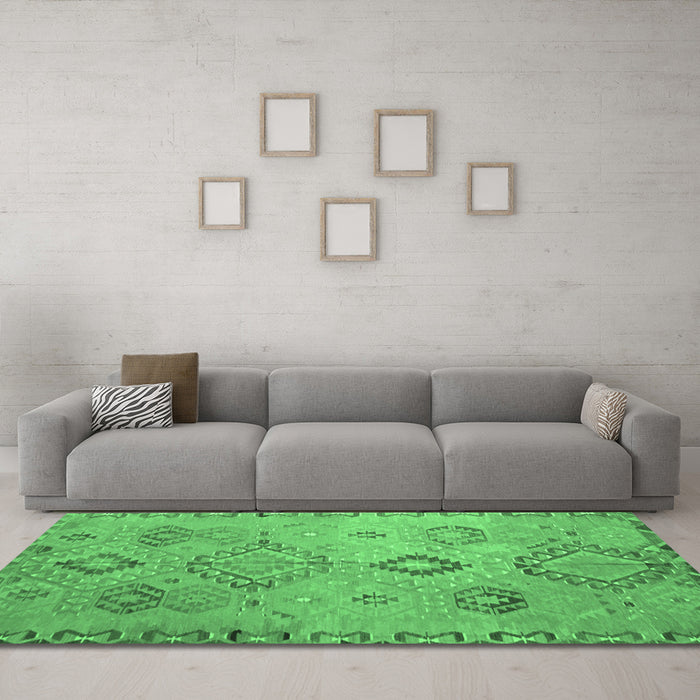 Machine Washable Persian Emerald Green Traditional Area Rugs in a Living Room,, wshtr1374emgrn