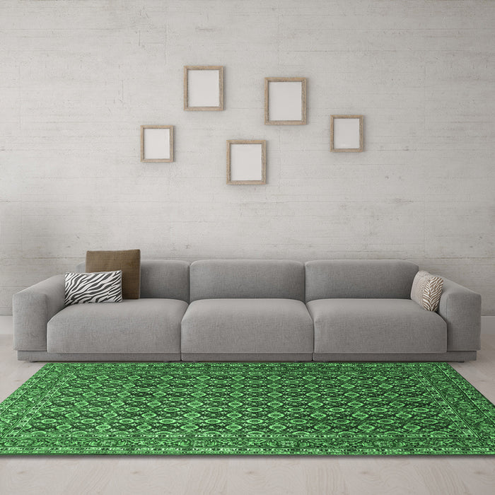 Machine Washable Persian Emerald Green Traditional Area Rugs in a Living Room,, wshtr1375emgrn
