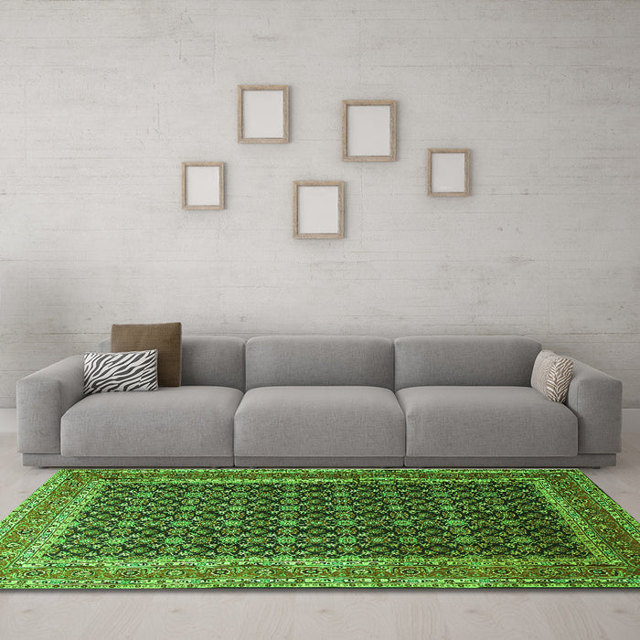 Machine Washable Persian Green Traditional Area Rugs in a Living Room,, wshtr1376grn