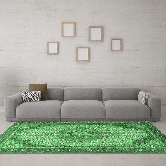 Machine Washable Medallion Emerald Green Traditional Area Rugs in a Living Room,, wshtr1378emgrn