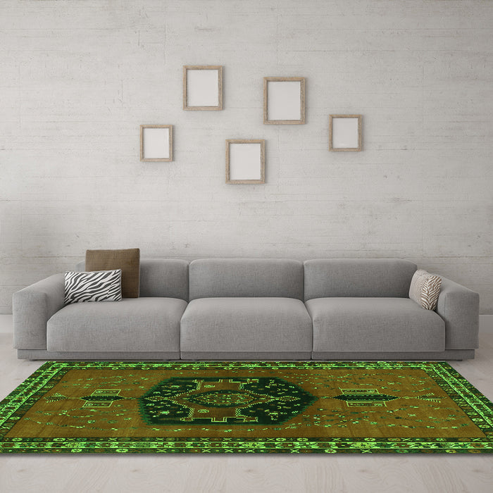 Machine Washable Persian Green Traditional Area Rugs in a Living Room,, wshtr137grn
