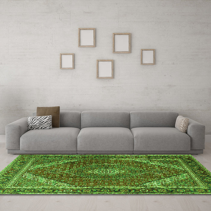 Machine Washable Persian Green Traditional Area Rugs in a Living Room,, wshtr1381grn