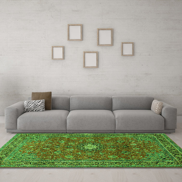 Machine Washable Persian Green Traditional Area Rugs in a Living Room,, wshtr1382grn