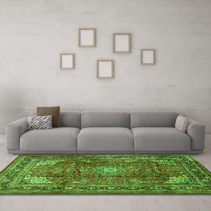 Machine Washable Persian Green Traditional Area Rugs in a Living Room,, wshtr1385grn