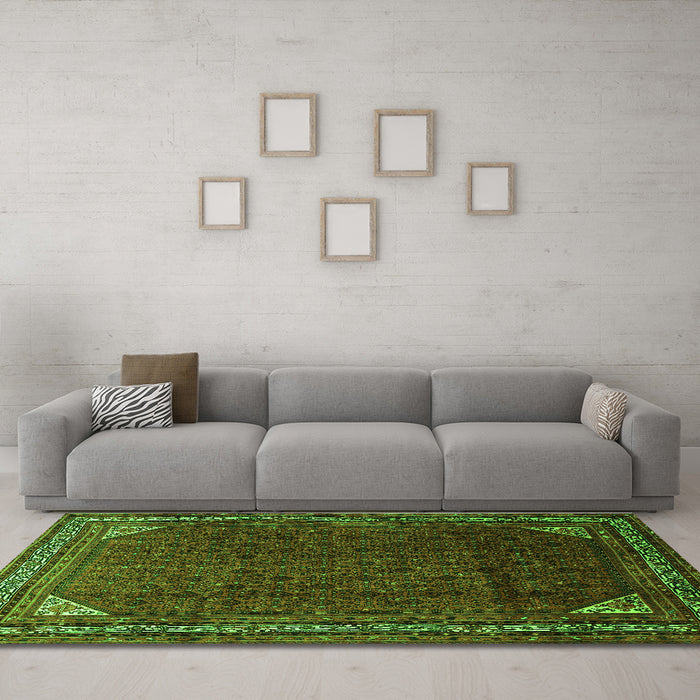 Machine Washable Persian Green Traditional Area Rugs in a Living Room,, wshtr1389grn