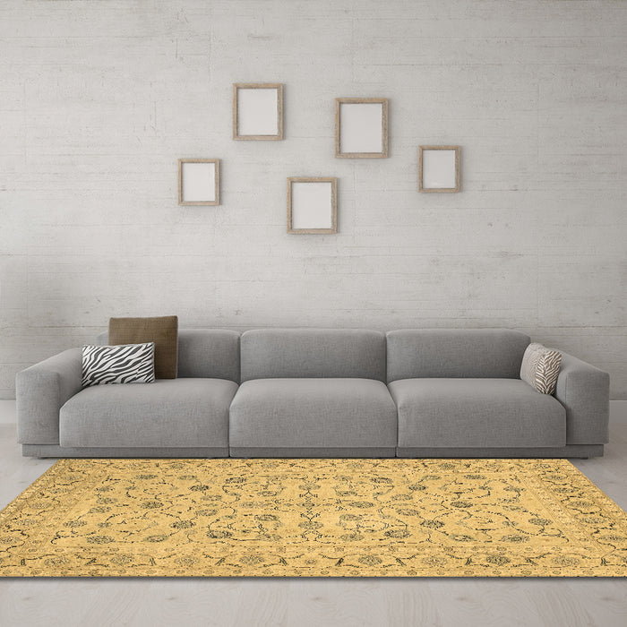 Machine Washable Persian Brown Traditional Rug in a Living Room,, wshtr138brn