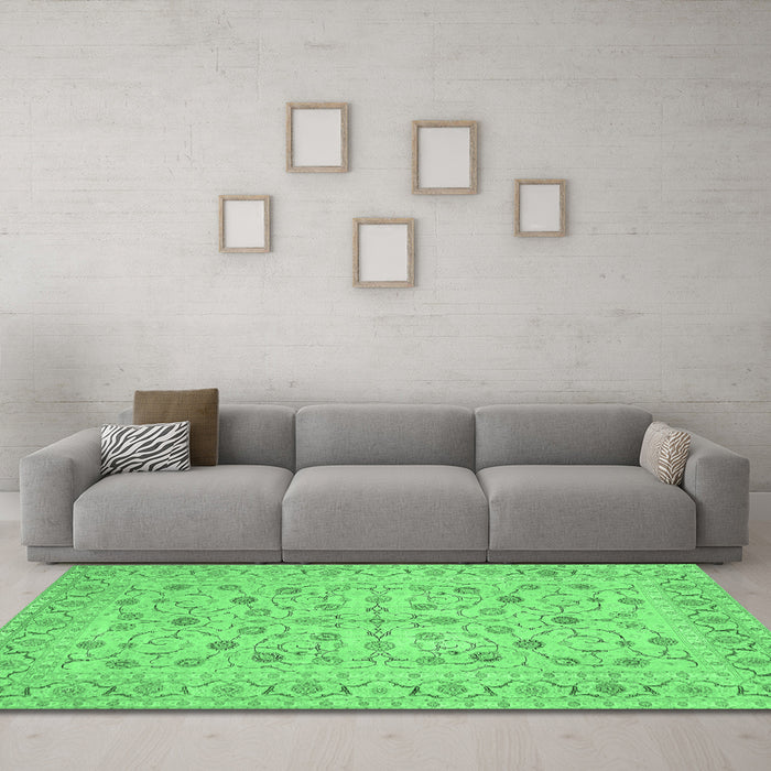Machine Washable Persian Emerald Green Traditional Area Rugs in a Living Room,, wshtr138emgrn