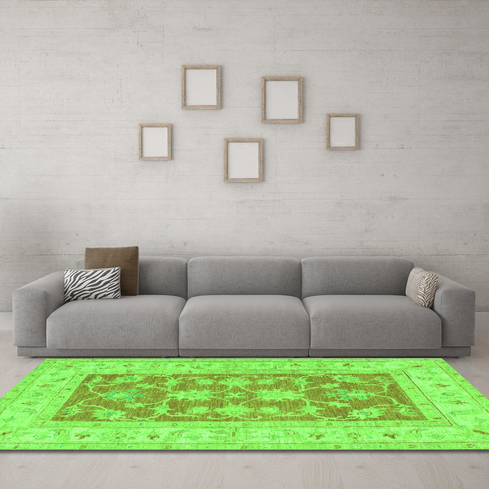 Machine Washable Oriental Green Traditional Area Rugs in a Living Room,, wshtr1390grn