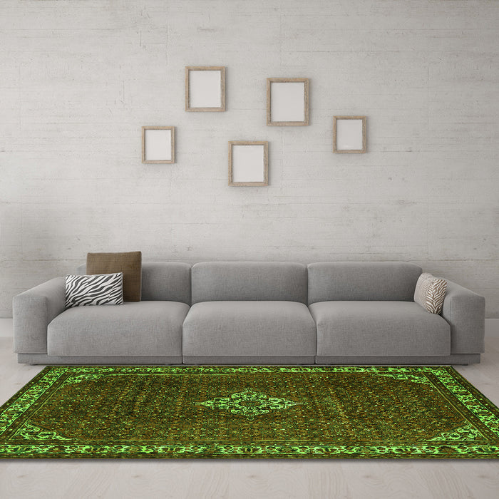 Machine Washable Persian Green Traditional Area Rugs in a Living Room,, wshtr1391grn