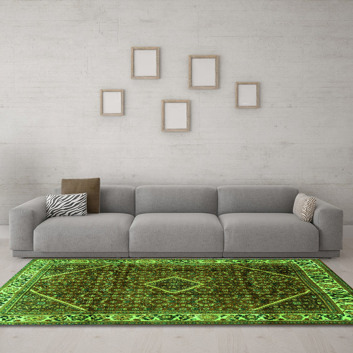 Machine Washable Persian Green Traditional Area Rugs in a Living Room,, wshtr1392grn