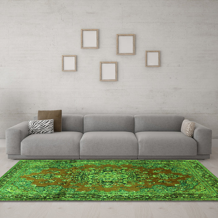 Machine Washable Persian Green Traditional Area Rugs in a Living Room,, wshtr1393grn