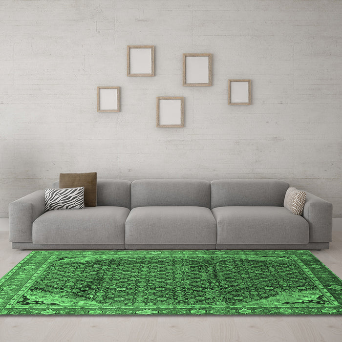 Machine Washable Persian Emerald Green Traditional Area Rugs in a Living Room,, wshtr139emgrn