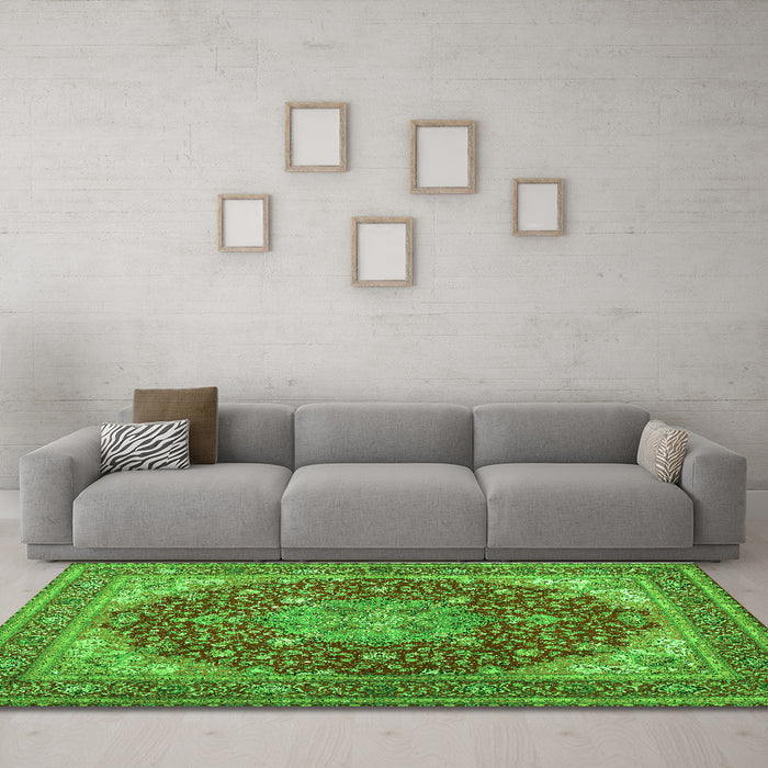 Machine Washable Medallion Green Traditional Area Rugs in a Living Room,, wshtr13grn