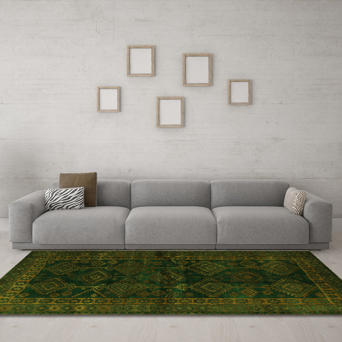 Machine Washable Persian Green Traditional Area Rugs in a Living Room,, wshtr1400grn