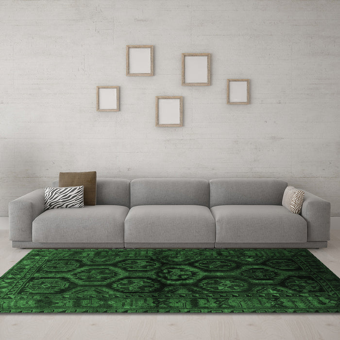 Machine Washable Persian Emerald Green Traditional Area Rugs in a Living Room,, wshtr1401emgrn