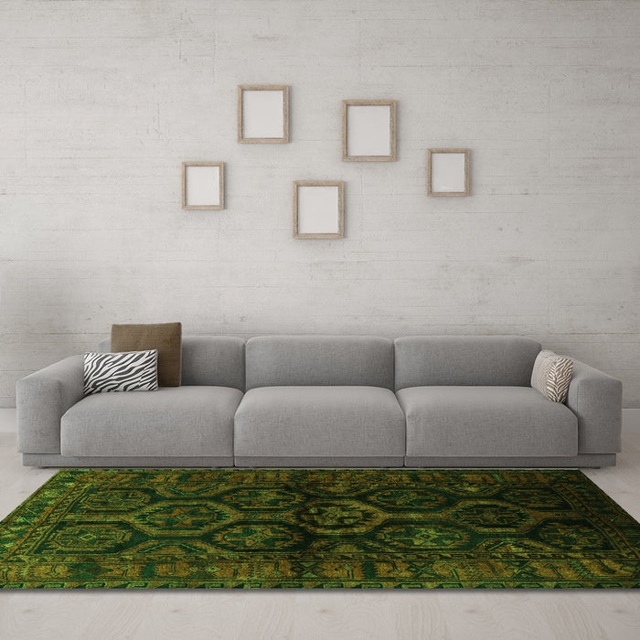 Machine Washable Persian Green Traditional Area Rugs in a Living Room,, wshtr1401grn