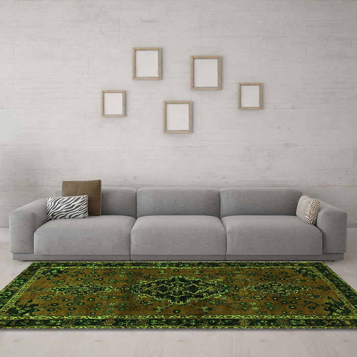 Machine Washable Persian Green Traditional Area Rugs in a Living Room,, wshtr1403grn