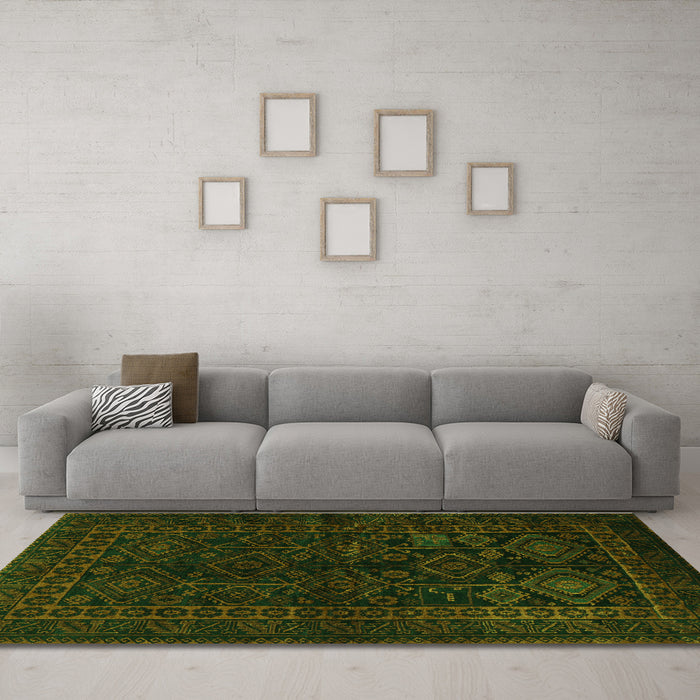 Machine Washable Persian Green Traditional Area Rugs in a Living Room,, wshtr1409grn