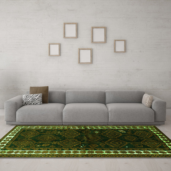 Machine Washable Persian Green Traditional Area Rugs in a Living Room,, wshtr1410grn